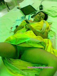 Sexy young desi married girl remove her saree and showing her naked body to her lover