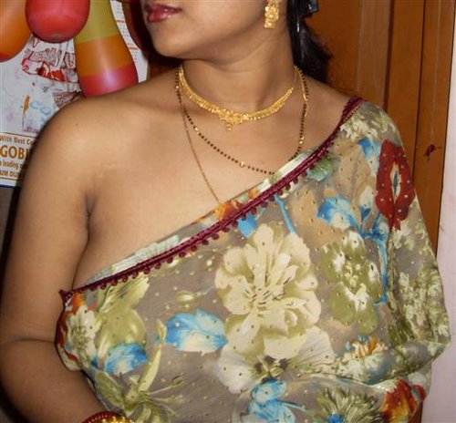 Desi Big Boobs Wife In Saree