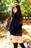 Kelsey-Autumn-Leaves-x40-03-Nov-2013-c3s9b80pkk.jpg