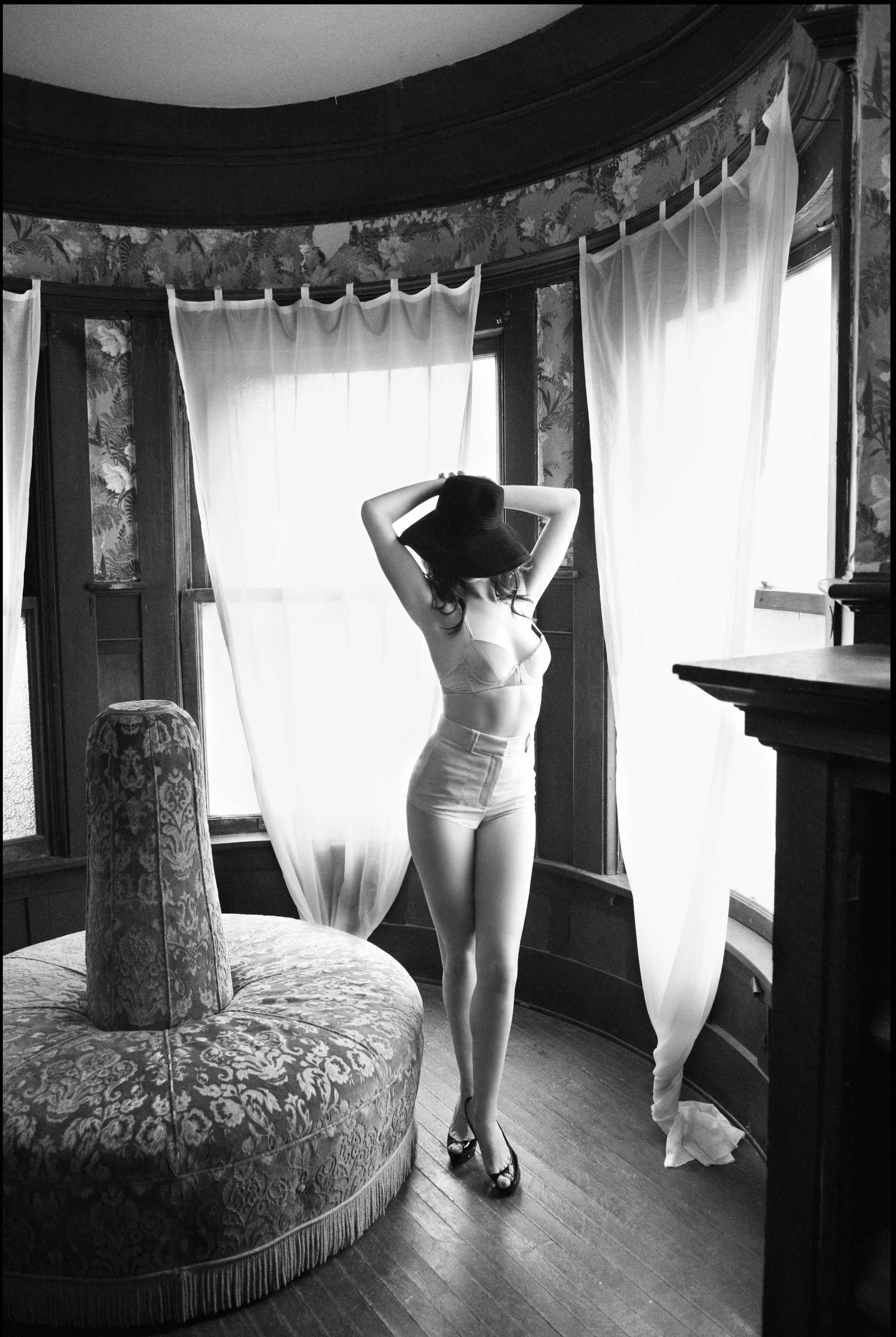 Anne_Hathaway-Mark_Seliger_Photoshoot__3_.jpg