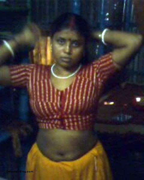 Bengali_wife_posing_nude_with_hubby_showing_juicy_tits_pics.jpg