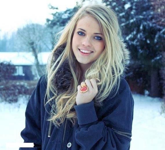 blonde-snow-teen-1203.jpg