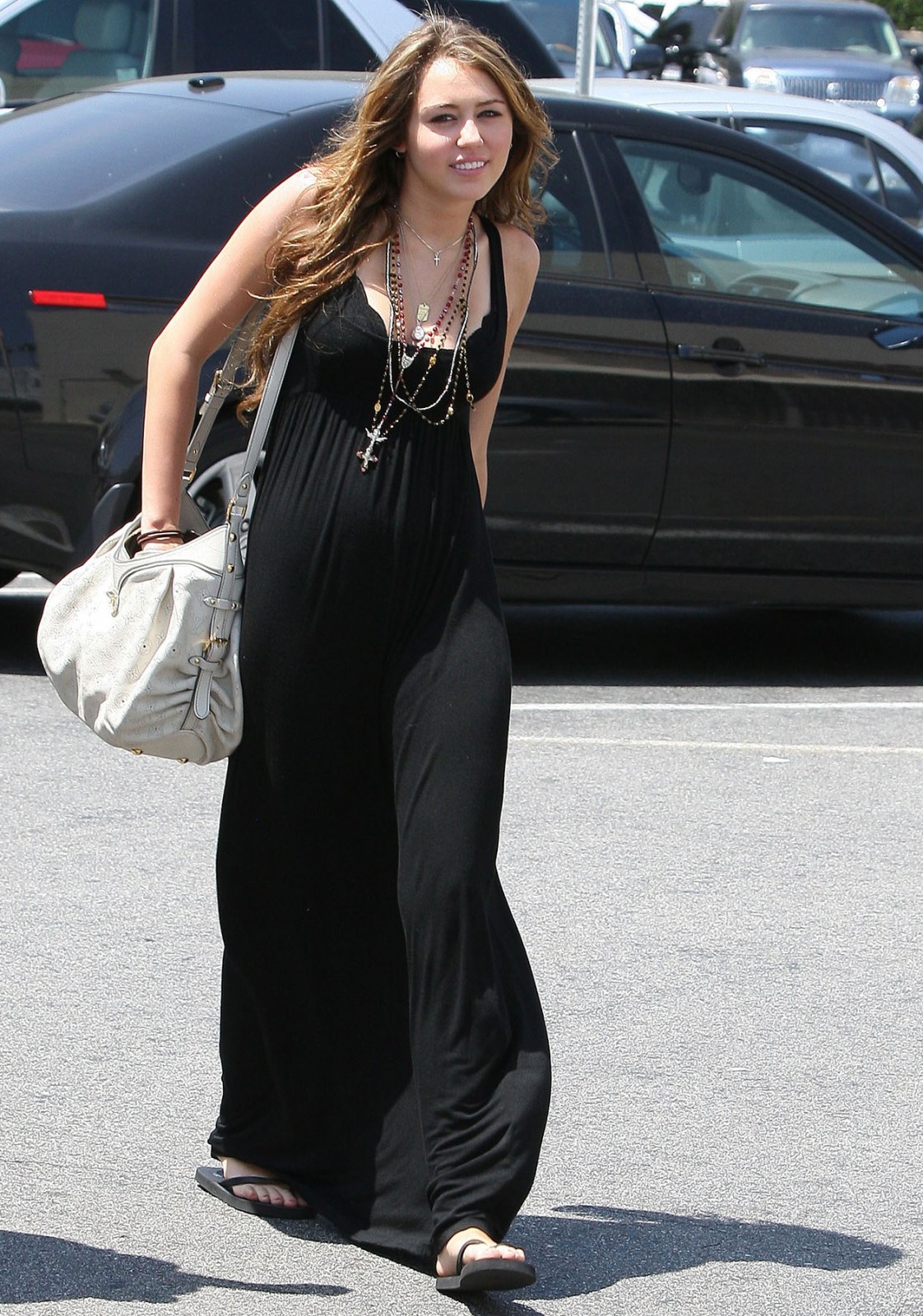 Miley-Cyrus-20090831_Out-n-About-Studio-City_May09_06375-1122x1600.jpg