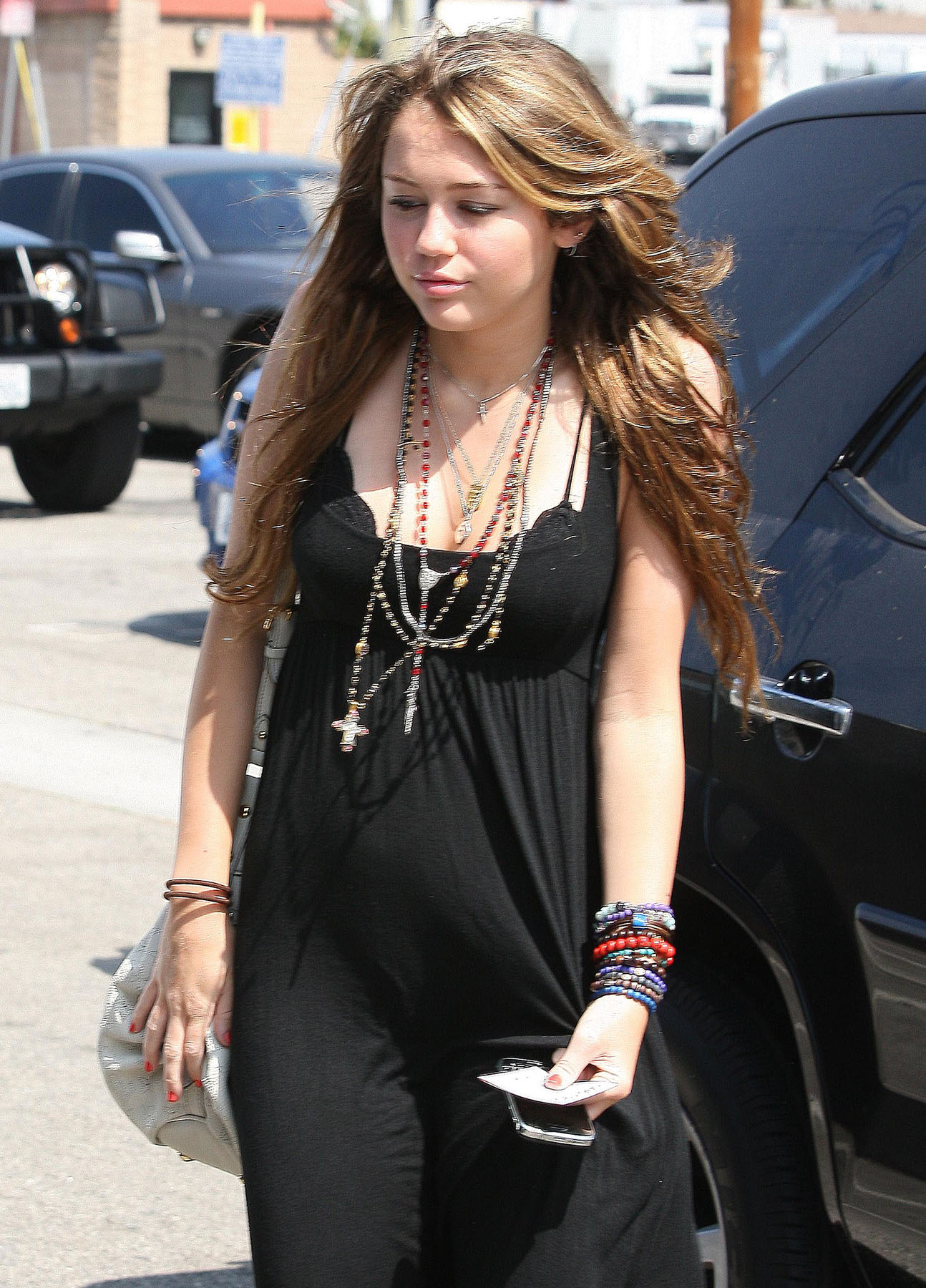 Miley-Cyrus-20090831_Out-n-About-Studio-City_May09_01120.jpg