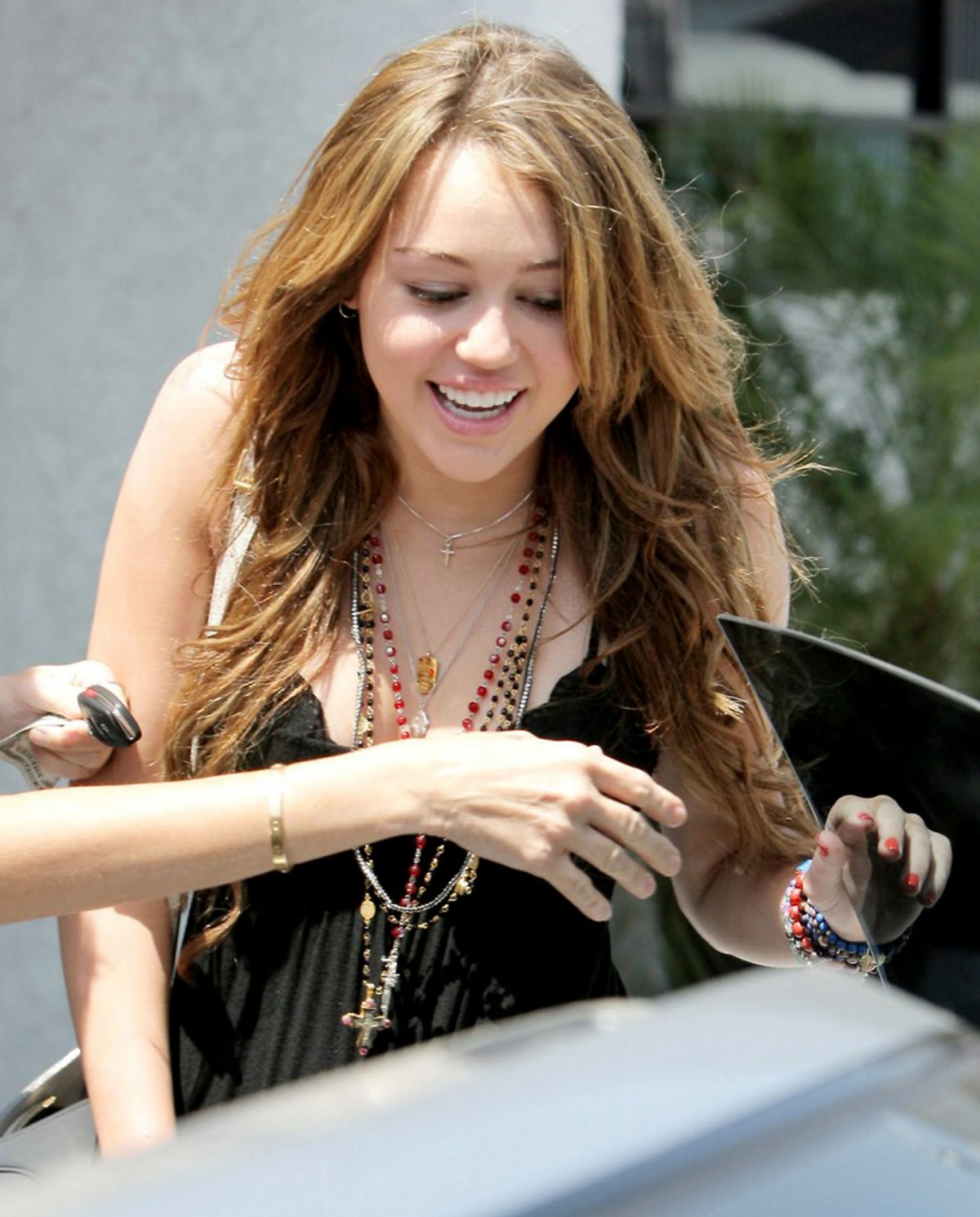Miley-Cyrus-20090831_Out-n-About-Studio-City_May09_04463-1200x1490.jpg