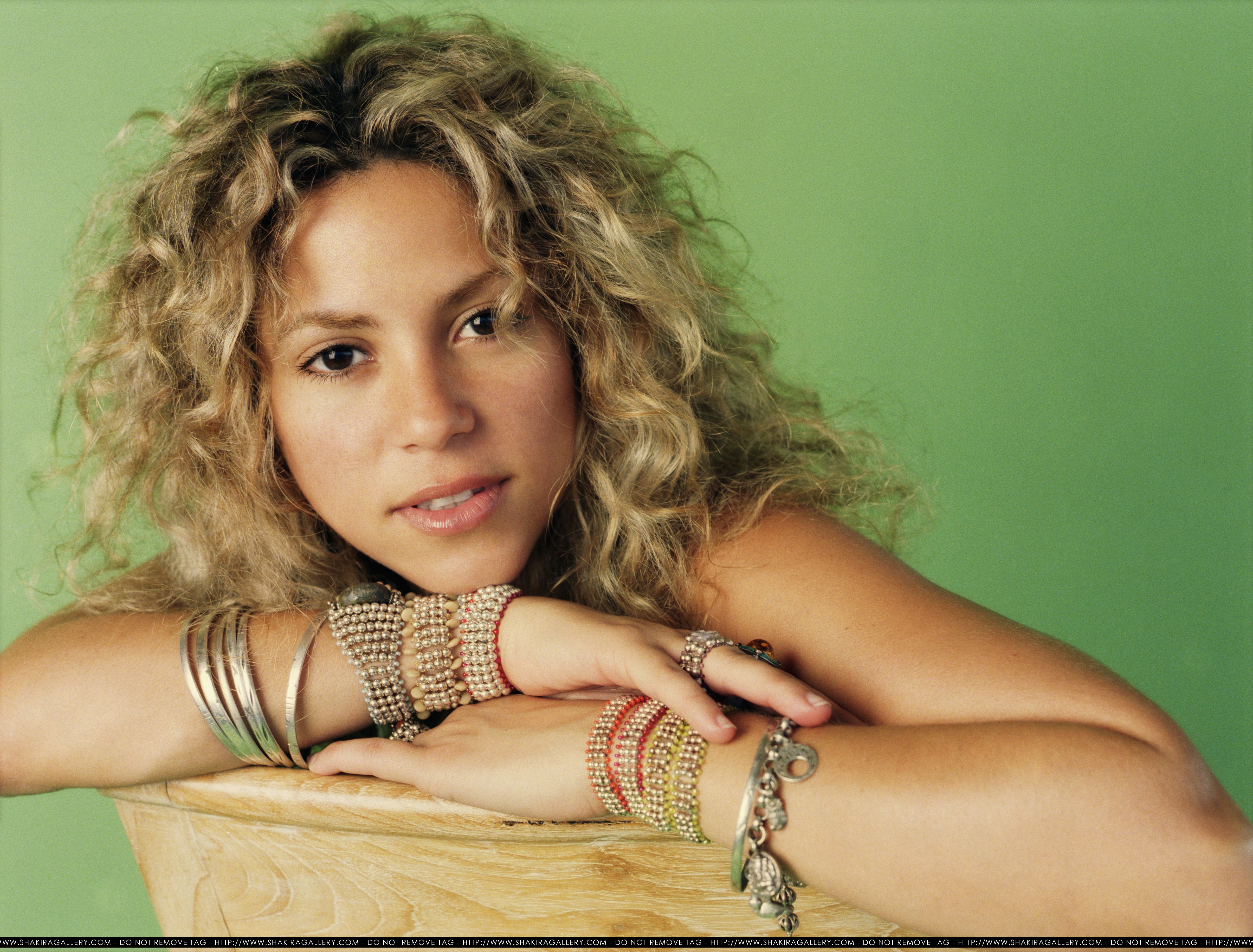 ShakiraAVPS__13_.jpg