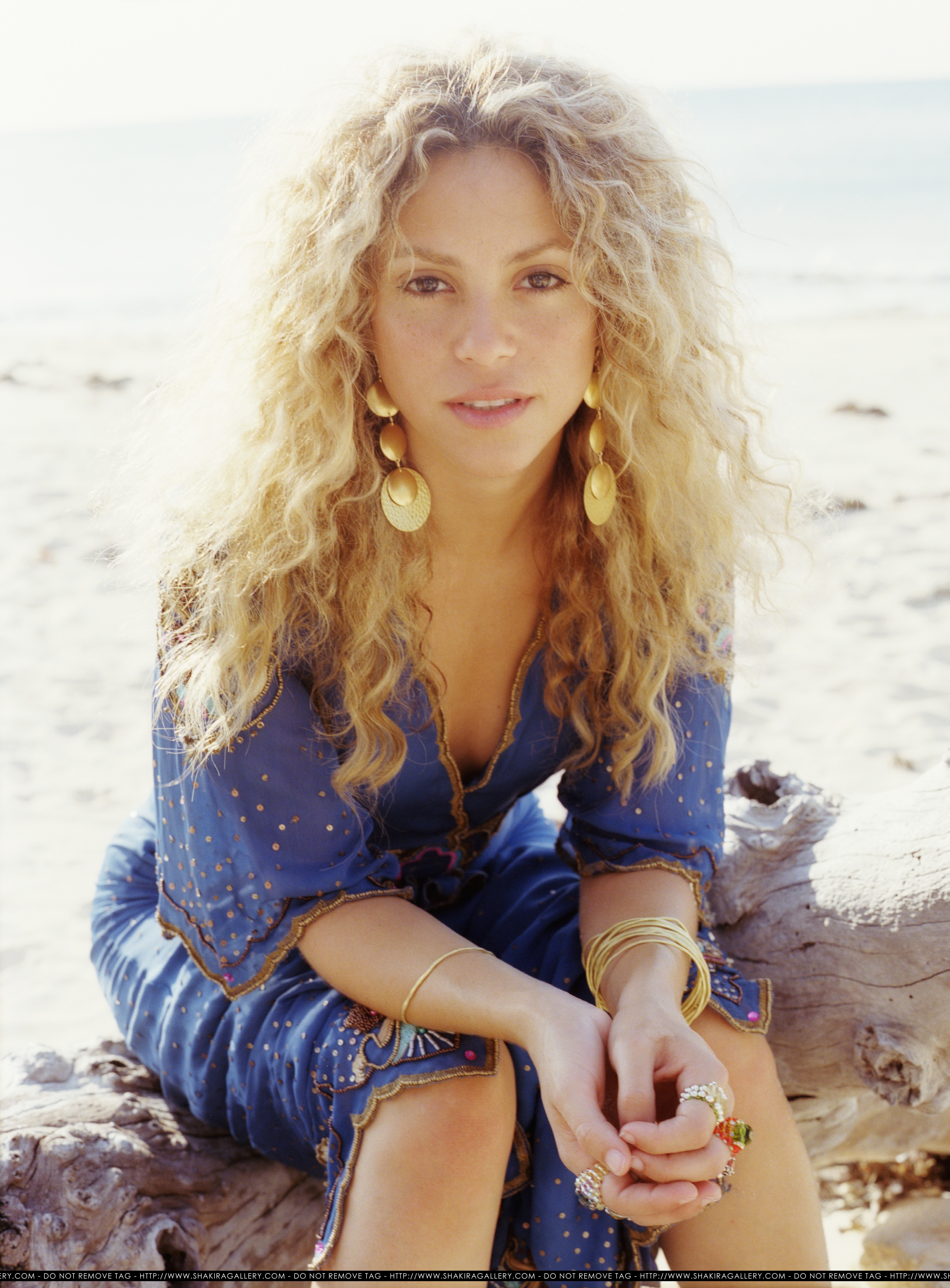 ShakiraAVPS__6_.jpg
